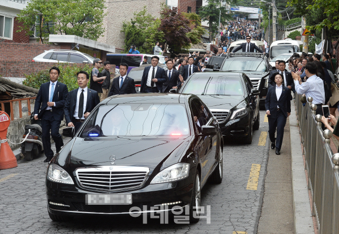  ‘폭탄도 끄떡없어’ 대통령 의전차, 벤츠 마이바흐 S600