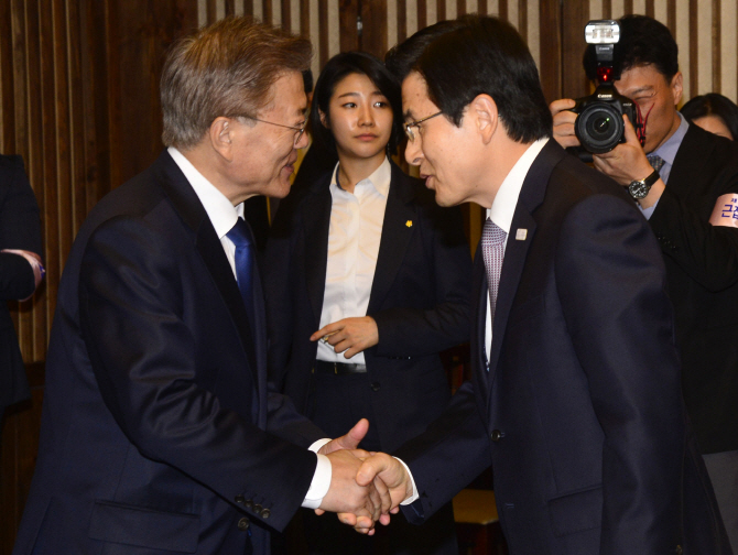 前·現 정부 어색한 동거..황교안 국무총리 역할은?