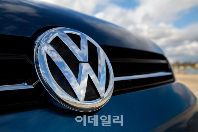 ‘디젤사태’ 폭스바겐, 정공법으로 뚫는다…청정 디젤엔진 투자 강화