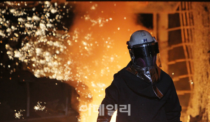 중국 환경규제 강화에 국내 철강·석화업계 웃었다