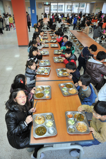 의왕시, 학생 급식 안전먹거리 책임진다