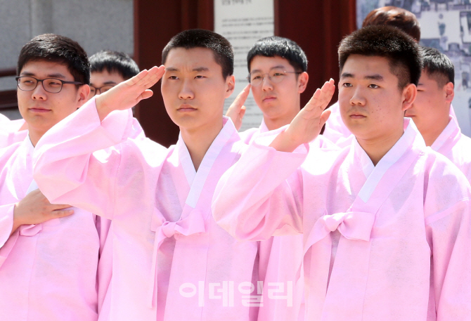 [포토]군대에서 맞는 성년례
