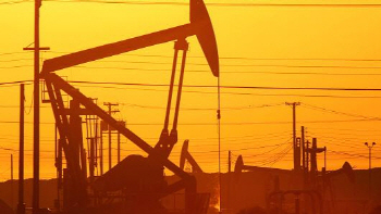 사우디·러시아, 내년 3월까지 감산연장…"유가안정 위해 뭐든 하겠다"(종합)