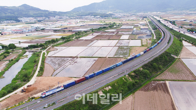 코레일, 1.2km 국내 최장 화물열차 시험운행 성공