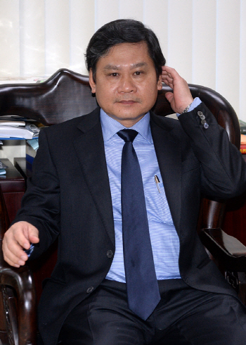 "베트남 광폭 성장 후에시에 투자하세요" 응우엔 반 탄 후에시장