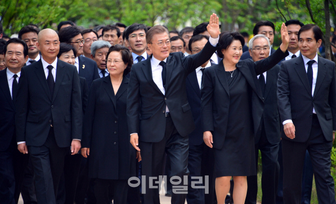 [포토]노무현 대통령 서거 8주기 공식 추도식 참석하는 문재인 대통령