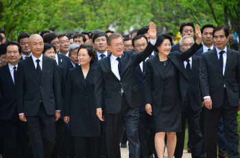 민주당 “盧추모식, 작년까진 분노·답답…이제는 통합·화합”