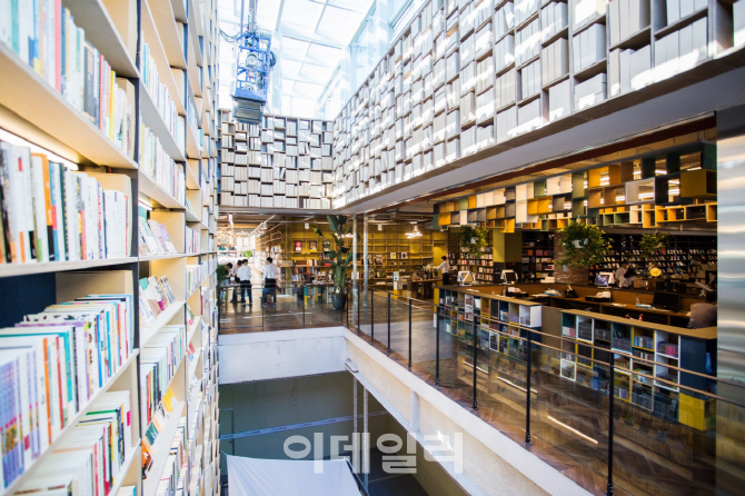 레스토랑·서가·갤러리…블루스퀘어 새 단장 나선다