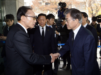 홍준표, 文대통령 겨냥 "노무현 자살을 MB탓으로 여긴다"