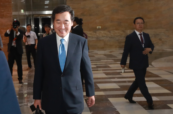 이낙연 총리 후보 "어떤 꾸지람도 겸허히 받아들일 것"