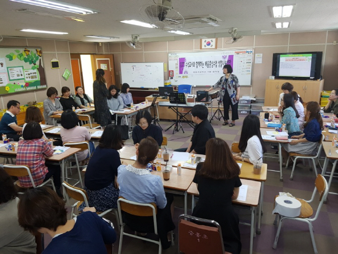 중흥초등학교, 동료·신규교사 멘토링 위한 전문적 학습공동체 수업 공개