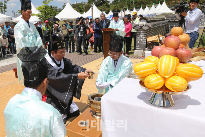 [포토]충북 청주 초정문화공원서 열린 '제11회 세종대왕과 초정약수 축제'