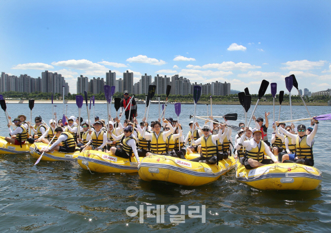 [포토]‘한계에 도전하는 팀 얀센, 한강 도하해요~’