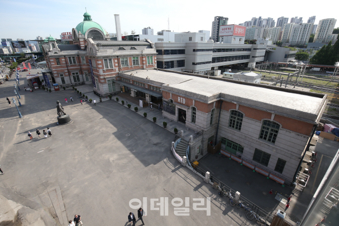 [포토]슈즈트리 철거된 이후 서울역 광장의 모습