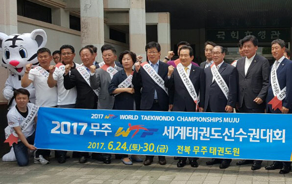 [포토] 무주 홍보하는 국회의장