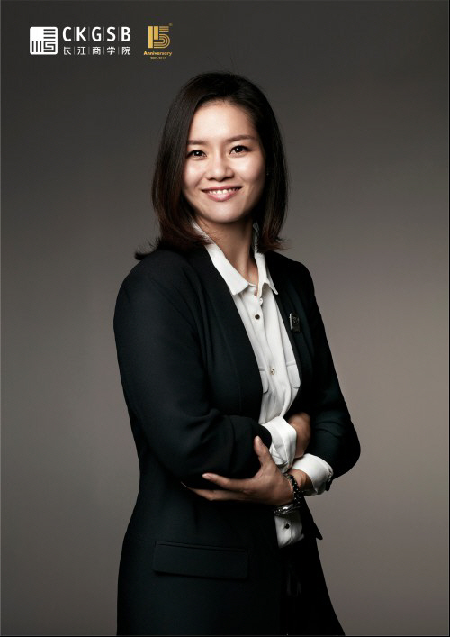 장강경영대학원, 중국 테니스 챔피언 '리 나' 입학