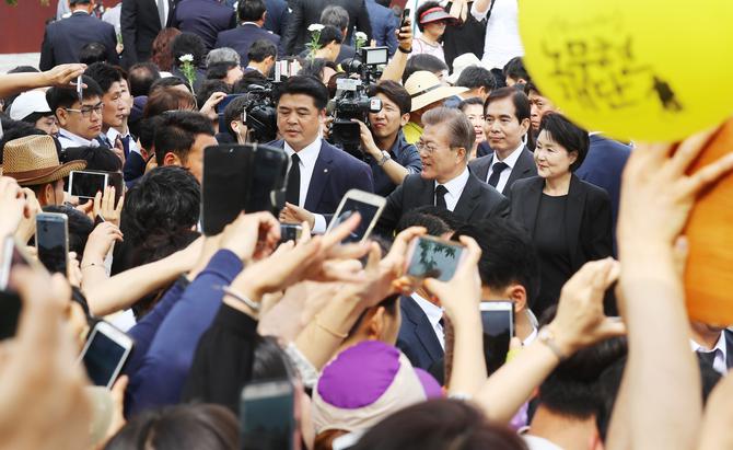 손혜원 '문자행동' 운동, 문재인 지지층에 날개 달아줄까