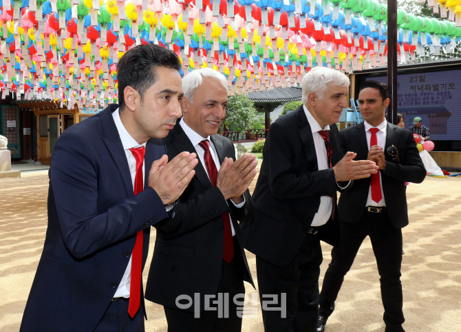 [포토] 이란  RONIX 관계자 봉은사 방문