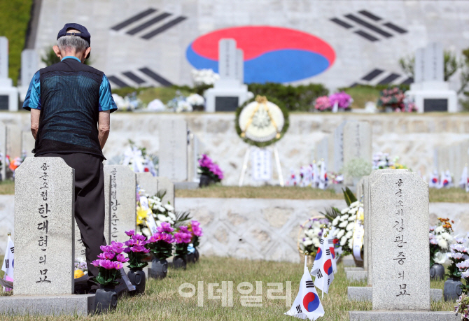 [포토]'호국영령을 위하여'