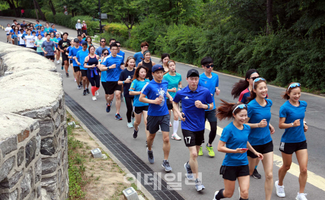 [포토] 해양의날 앞두고 남산 달리기 캠페인