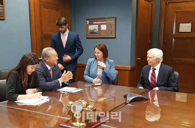 미국 찾은 김인호 무협 회장, 경제협력 의지 전달