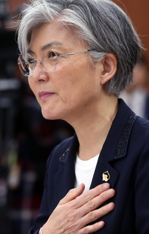"강경화에게 기회를".. 외교부 공무원 노조, 이례적 논평
