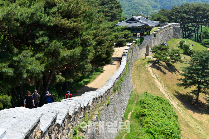  천년의 풍파를 견뎌온 ‘상당산성길’