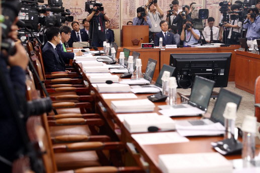 도종환 청문회, ‘김상조 임명 반발’ 한국당 의총으로 정회(상보)