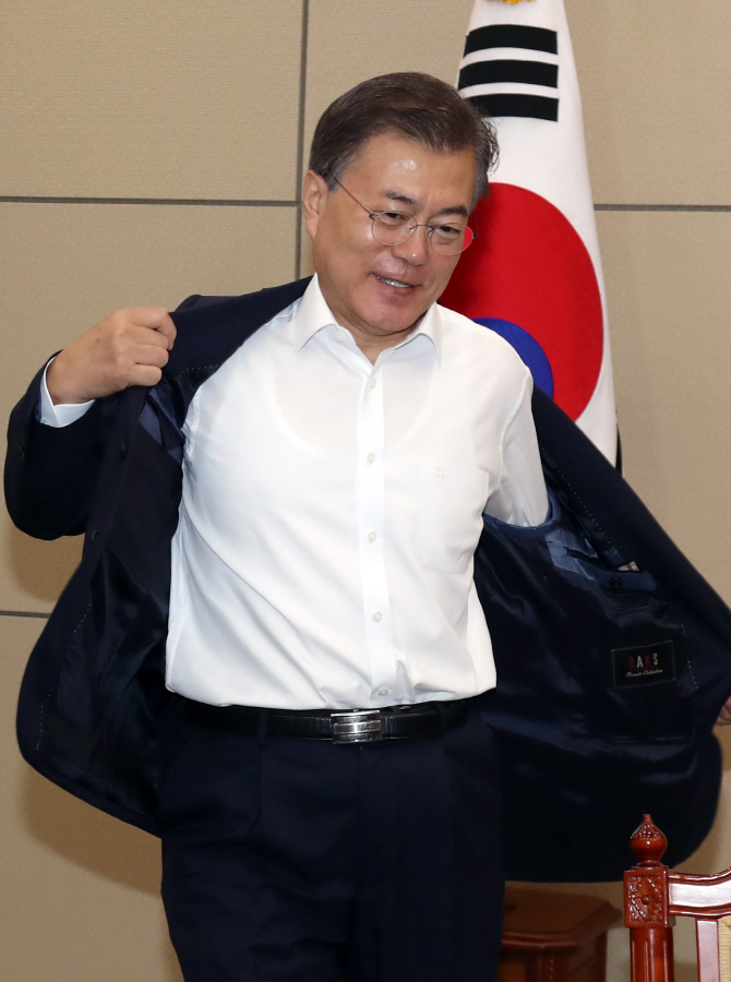 文대통령 “외교장관 없이 한미정상회담·G20회의 감당할 수 있나”(속보)