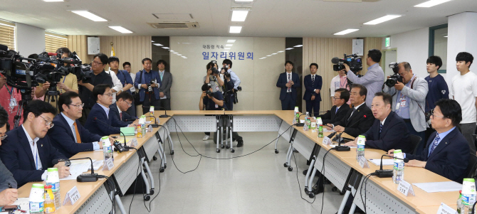 [포토]일자리委-대한상의, 일자리 창출 관련 첫 간담회