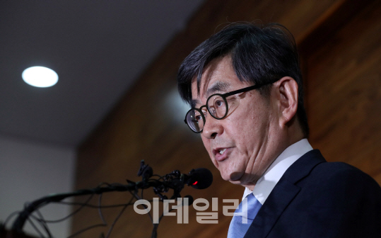 안경환 법무장관 후보자 “사퇴할 생각 없다”