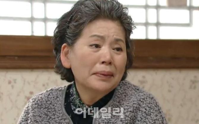 연극계 대모 윤소정, 오늘 별세...향년 73세