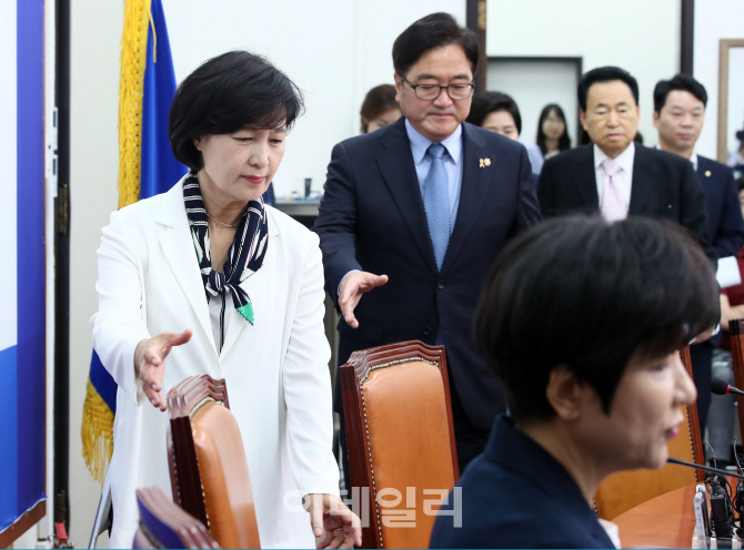 [포토]최고위원회의 참석하는 더민주당 지도부