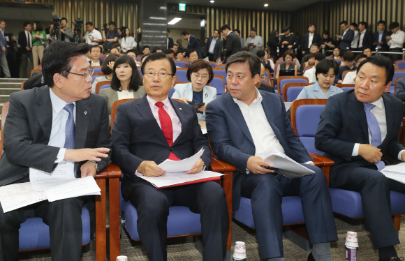 바른정당 이어 한국당도 상임위 불참.."청문회 보이콧은 아냐"