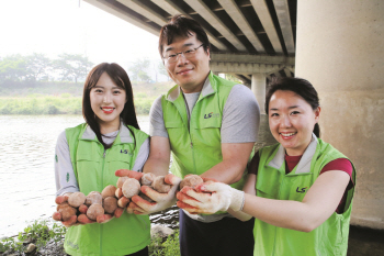 LS산전, 지역주민들과 '안양천 살리기' 나서