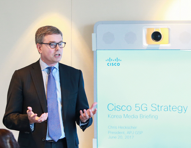 "5G시대, 통신사업자에 2조달러 사업 기회 온다…5G 인프라 혁신 필요"