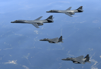 美 전략무기 'B-1B' 한반도 출격 이례적 발표 왜?
