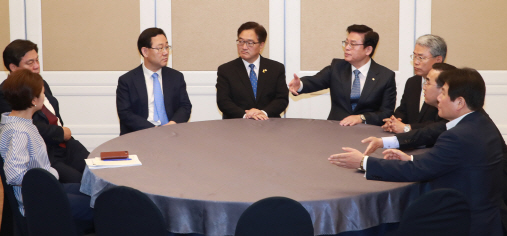 4黨, 국회 정상화 합의 무산…與 “한국당, 대선불복”(종합)