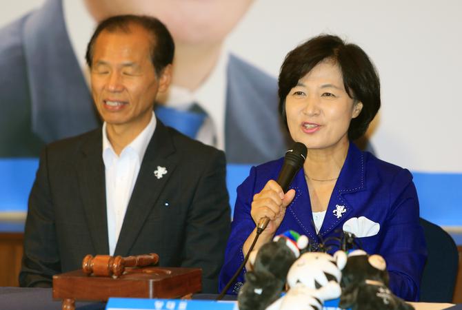 추미애의 ‘자유한국당 5행시’ “독선 독재 독기 정치, 국민은 고달픈 정치”