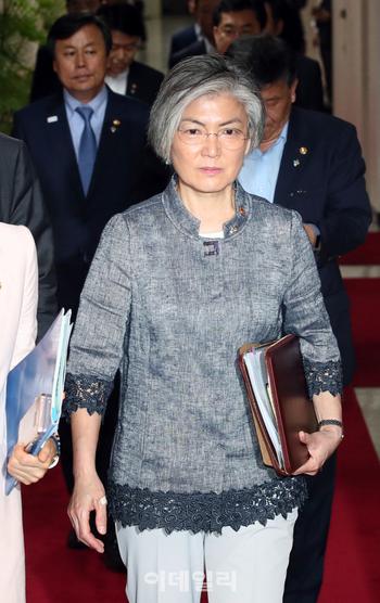 강경화 장관, 1995년 지하철 안내방송 녹음..이색 경력 추가
