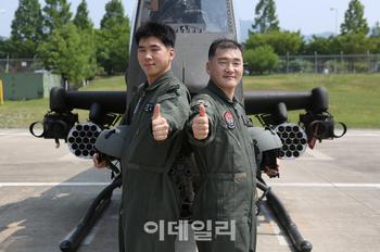 육군 첫 '父子 항공운항 준사관' 탄생…양성진·양한솔 준위