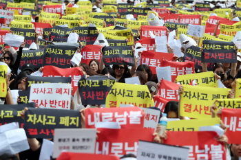 촛불·태극기 갈렸던 광장…자사고·최저임금·사드로 갈등