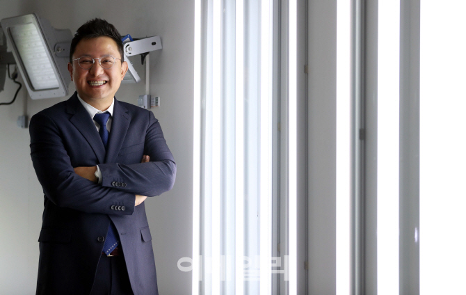 "침침한 LED조명 업계, 오브라이트가 밝힌다" 박창식 대진디엠피 대표