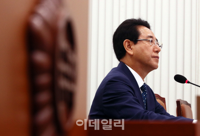 [포토]인사청문회, '질의 듣는 김영록 후보자'