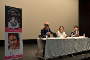 흥국생명, 이준익 영화감독과 함께 아트데이 시네크 토크 진행