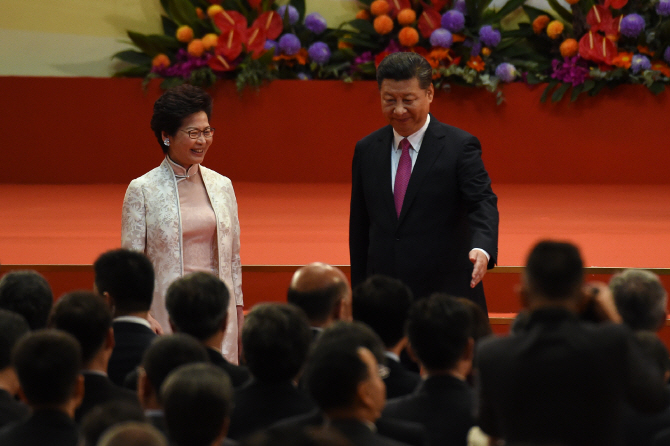 시진핑 홍콩 방문, '일국양제' 이견만 확인했다