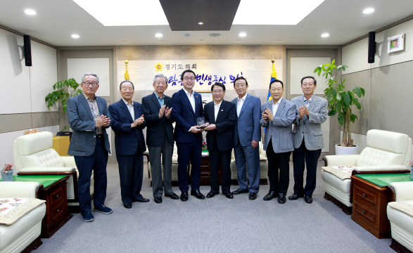 정기열 경기도의회 의장, 지방행정동우회 감사패 받아
