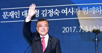 [전문] 文대통령 재독동포 간담회…“통일 대통령 초석 닦겠다”