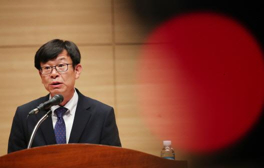 김상조 “OB접촉 금지·로펌취업 등 TF꾸려 해결책 낸다”
