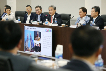 자중회, '아시아 미래 연구원 박진 이사장 초청 조찬강연회' 개최